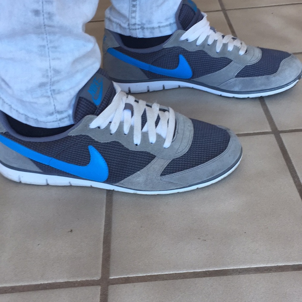 Nike Tennis Shoes